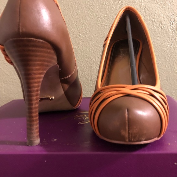 Tazed-Thrush/Orange Fergie Platform Heels Size 8 - Picture 3 of 4